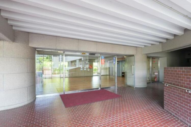 エントランス 管理が行き届いた清潔感のあるエントランス。