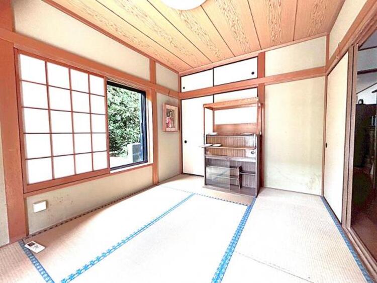 内装 和室にも２面窓があり、採光と通風も良好です。