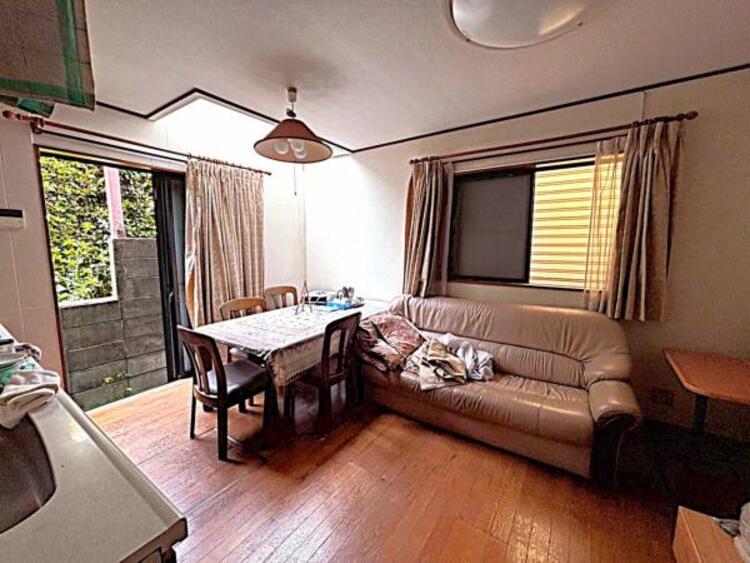 居間 LDKも２面の窓と天窓があり明るく過ごせます。