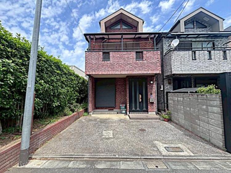 外観 南道路に面した明るい２階建ての住宅です。