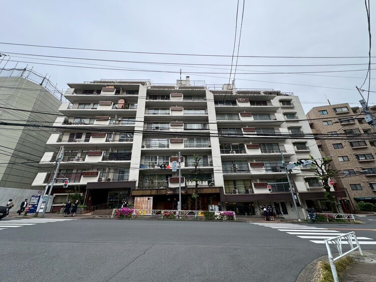 その他 飽きのこないシンプルモダンな外観です。