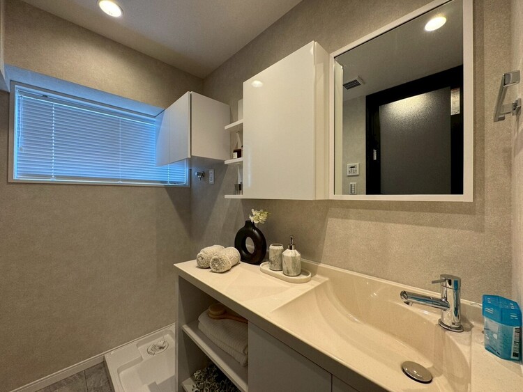 その他 清潔感を感じられる洗面化粧台。