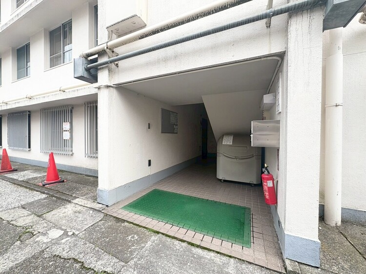 その他 上質感漂う玄関アプローチです。