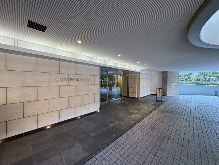 その他 上質感漂う玄関アプローチです。