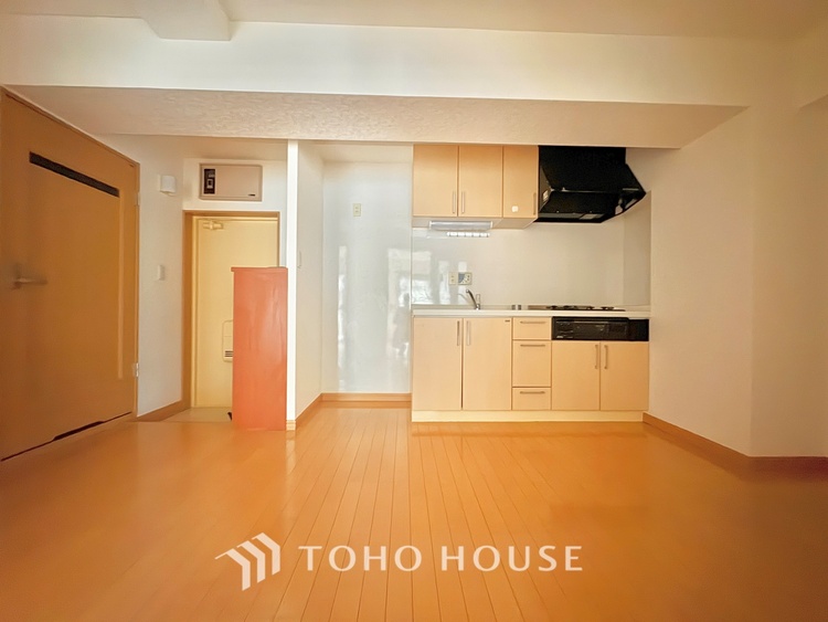 内装 忙しい朝でも、しっかり家族が揃って食事をして頂けるゆとりある大きさのダイニングスペース。