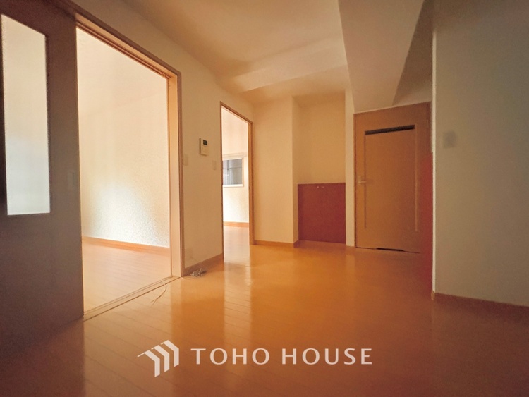 内装 「想像していた以上に広い」が写真を撮っているときの感想です。家事動線に配慮したプランによりご家族がくつろげる明るく広い空間が確保できました。