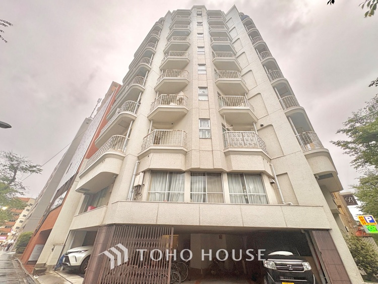 外観 ちょっとした色使いがその家がもつ雰囲気、趣（おもむき）を携え、暮らす家族や訪ねてくる友人・知人に新鮮な香りを運んできます。