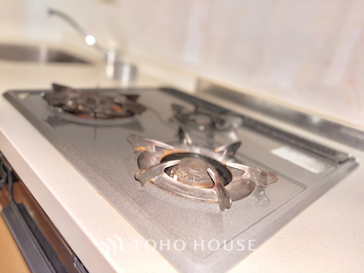 キッチン 手元の収納から、足元の収納までが全てスライド式で、奥のスペースまで有効に活用できます。奥まで上から見渡せるので、たまにしか使わない調理器具もサッと取出せます。