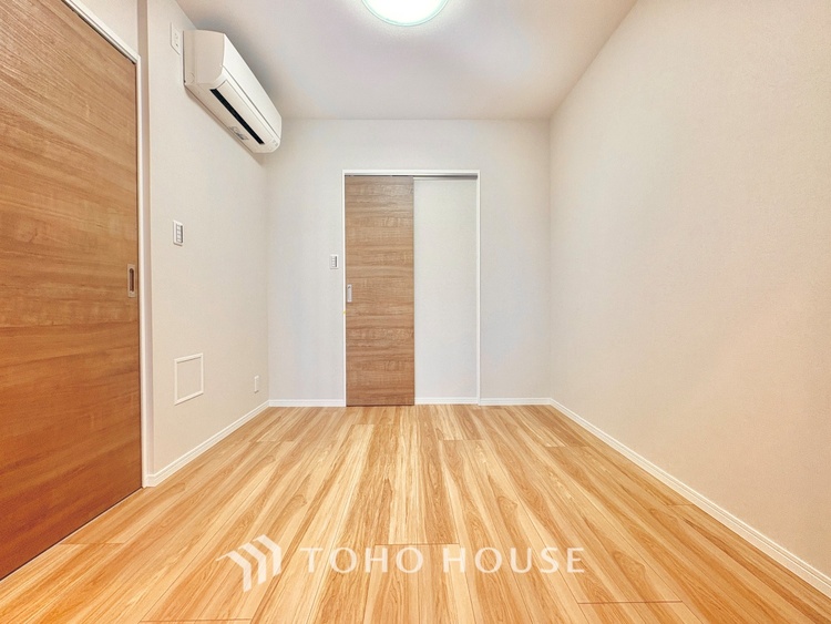 内装 家具・小物は販売価格に含まれません。感性を育むプライベートルームはシンプルでスマートな空間。好みの空間で読書をしたり、音楽を聞いたりと一人の時間も充実したものにできます