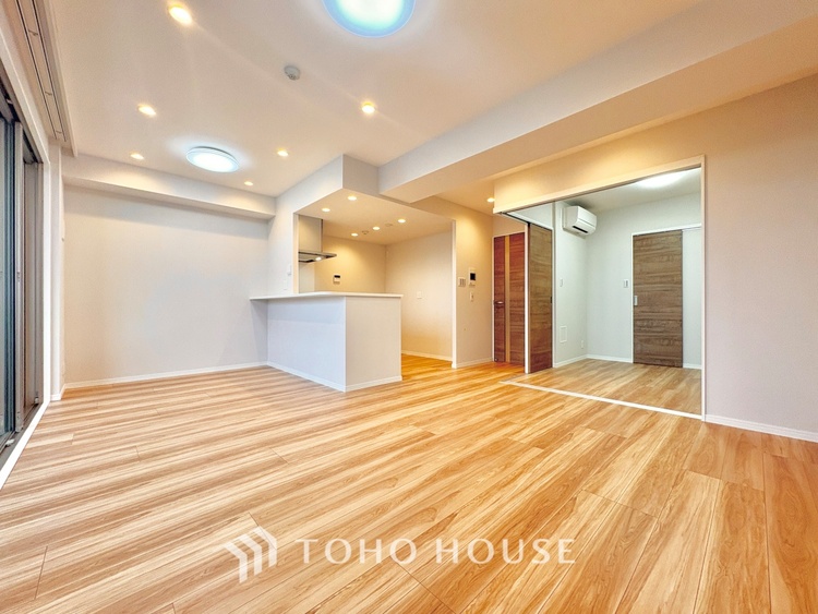 内装 明るいリビングこそ居心地のいい暮らしが待っているのだと思う。