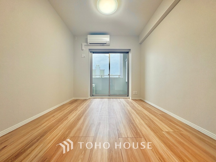 内装 プライベートルーム風の通り道。舞い込んでくる風が優しく躍り、室内に爽やかな空気を運んでくる。