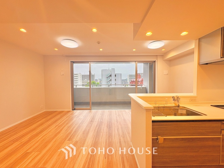 内装 ※生成AIによるイメージです。家具・小物は販売価格に含まれません。ここに集まる家族の会話と笑顔が絶え間なく続く幸せな空間。