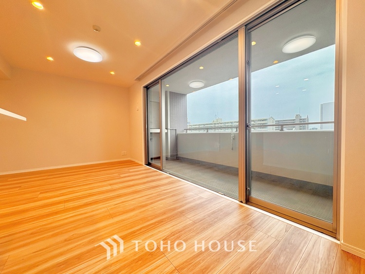 内装 ここはみんなが集い、食事と楽しい会話が始まる場所。話に夢中になりすぎて、ついつい時を忘れ、夜半過ぎになってしまう。そんな束の間の幸せを感じさせてくれます。