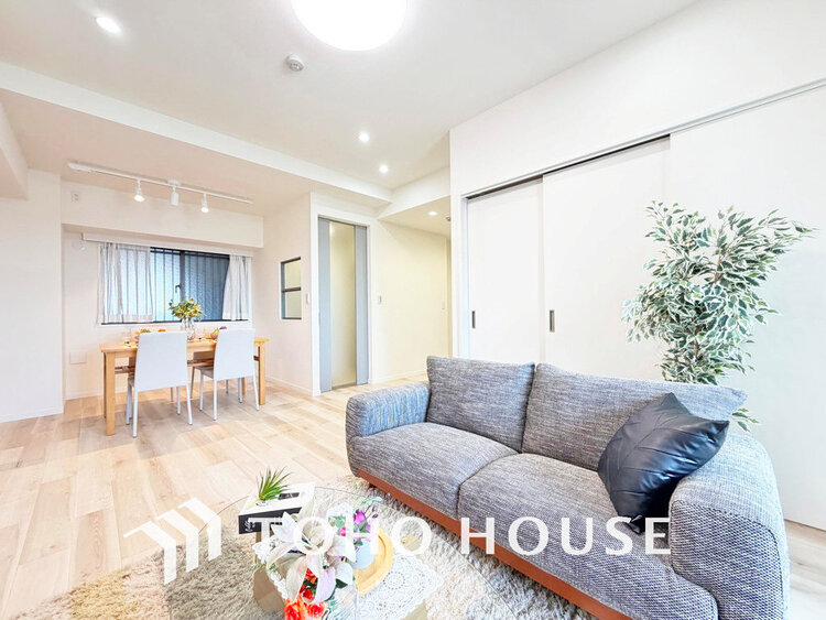 内装 広がりのある住空間、家族が集まるリビング・ダイニング