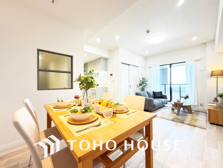 内装 上質な時間を育む暮らしのメインステージ。寛ぎとコミュニケーションを育む居心地のよい場所