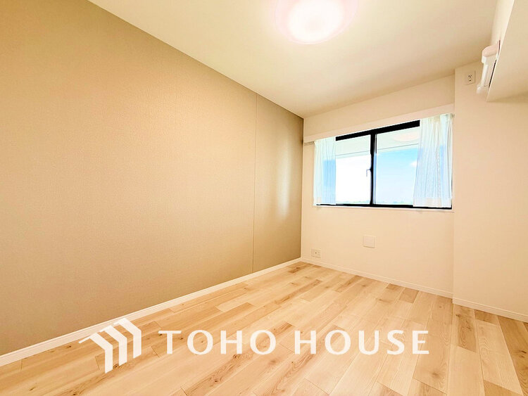 内装 採光もある洋室は、くつろぎのひと時を過ごすのにぴったり