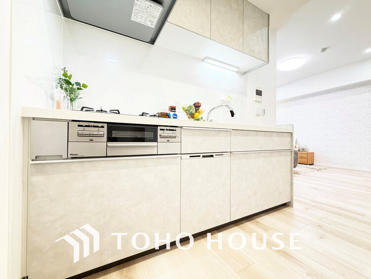 キッチン 落ち着きのあるカラーで統一された清潔感と気品が溢れるキッチン