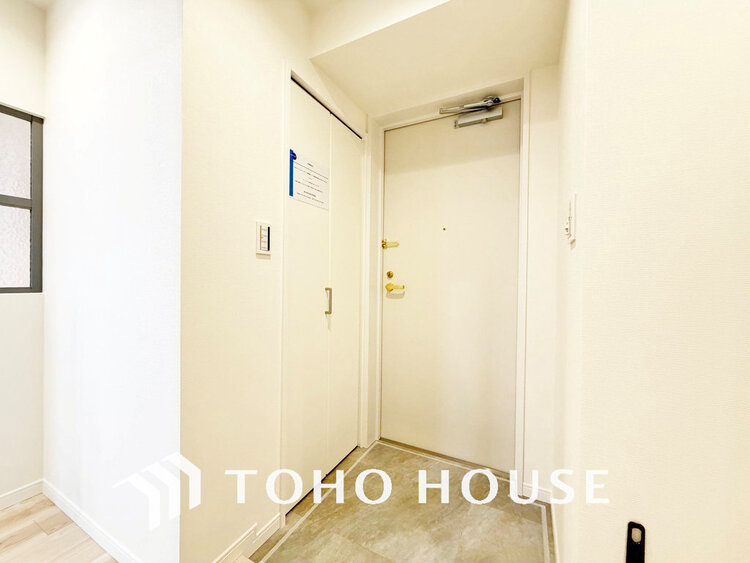 玄関 落ち着いた雰囲気の玄関、家族の帰りを暖かく迎えてくれます