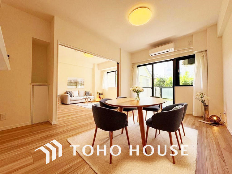 内装 明るいLDKは自然と家族が集まるコミュニケーションの場所に（家具は全てCGです）