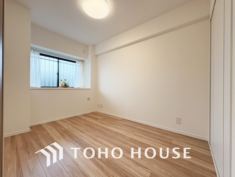 内装 採光もある洋室は、くつろぎのひと時を過ごすのにぴったり