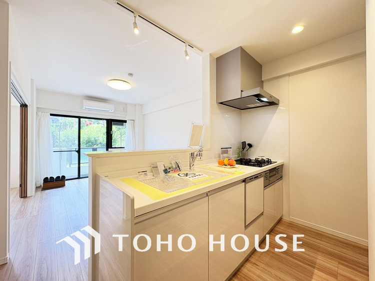 キッチン シンプルな部屋の雰囲気に溶け合うナチュラルキッチン