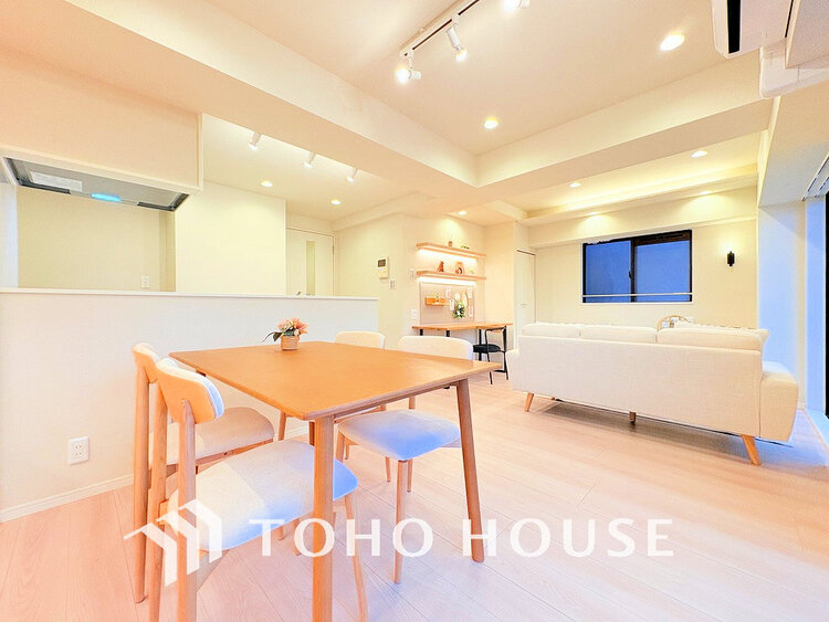 内装 家族みんなが爽やかに過ごせるように、光をたっぷり取り込んだLDK