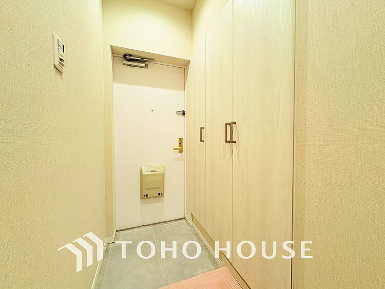 玄関 落ち着いた雰囲気の玄関、家族の帰りを暖かく迎えてくれます