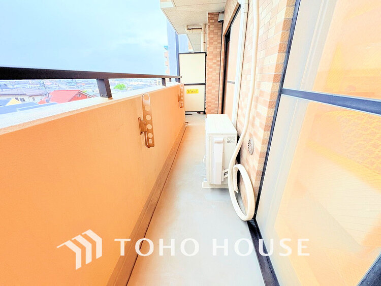 バルコニー 日当たりの良いバルコニーで晴れの日の洗濯物も楽しみになりますね