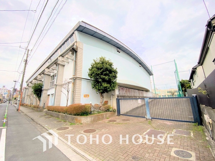 周辺 新宿区立落合第二中学校　距離900ｍ