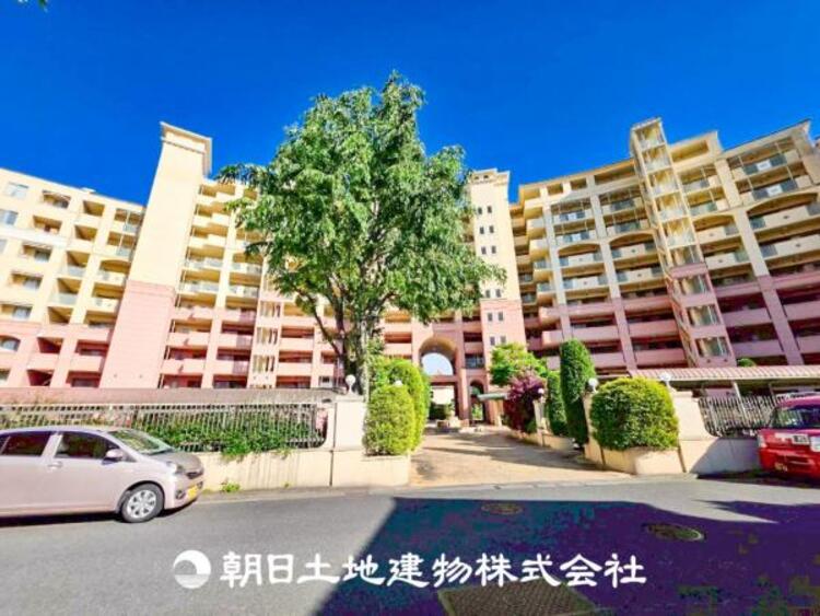 外観 【外観写真】時間のゆとりと空間、暖かな陽光がもたらす光と風を独占してください。