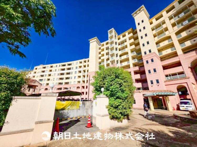 外観 大切なご家族、招いた友人と過ごすひと時を溢れる光が優しく包み込む空間。