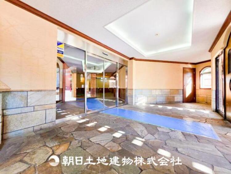 外観 エントランスもきちんと管理されておりお客様を迎える空間になります。