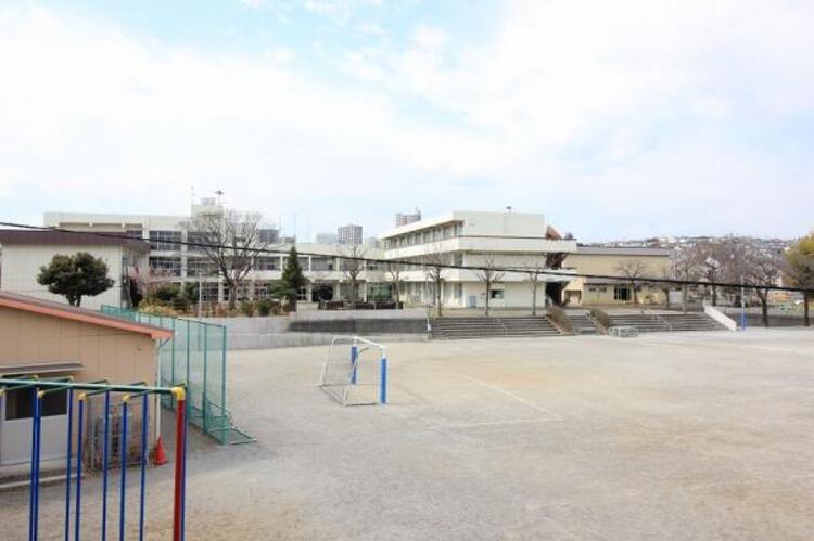 周辺 高ヶ坂小学校まで約848ｍ