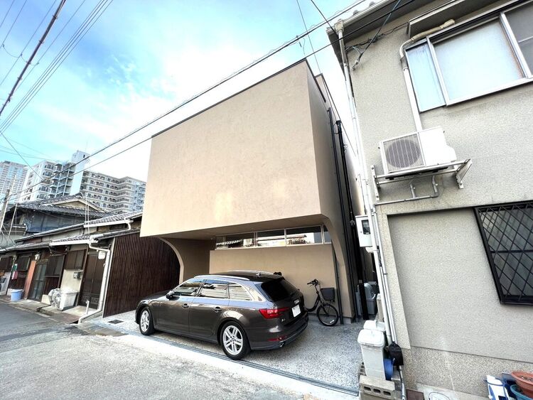 外観 2021年築 設計士監修の意匠邸宅左官外壁と無垢材を活かした内装が、量産住宅とは一線を画す質感を創出。設計士とデザイナーが細部まで拘った築浅邸宅。