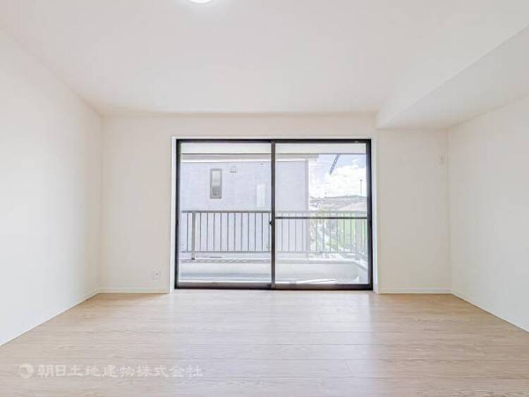 内装 居室はひとり時間を過ごせる安らげるお部屋として活用できます！収納スペースあり！荷物が多くても十分！！ベッドや勉強机、テレビなどを置きたい場合におすすめ！！過ごす時間が長くてもゆったり過ごせそうですね！