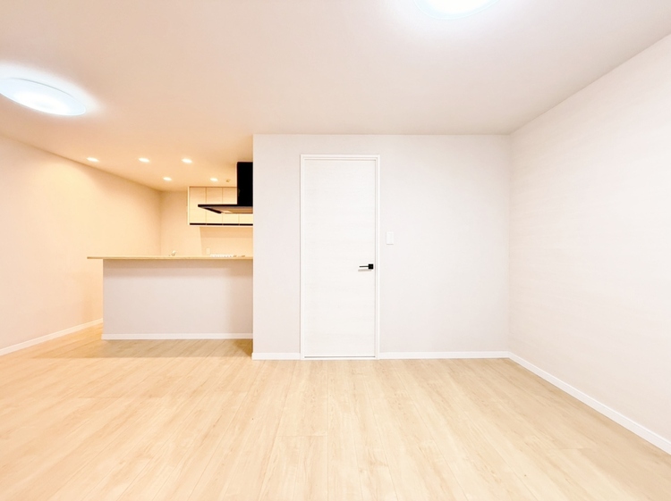 居間 飾り過ぎないシンプルな内装と偏り過ぎないデザインで統一しました。