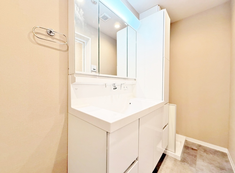 洗面 何かと物が増える場所だからこそ、スッキリと見映えの良い空間に。