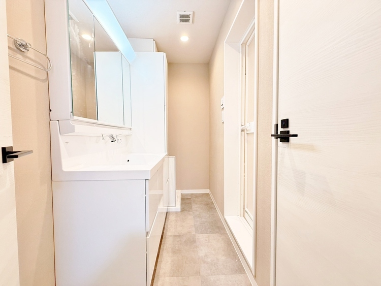 洗面 清潔感と心地よさを重視した、上質感漂うパウダールーム。