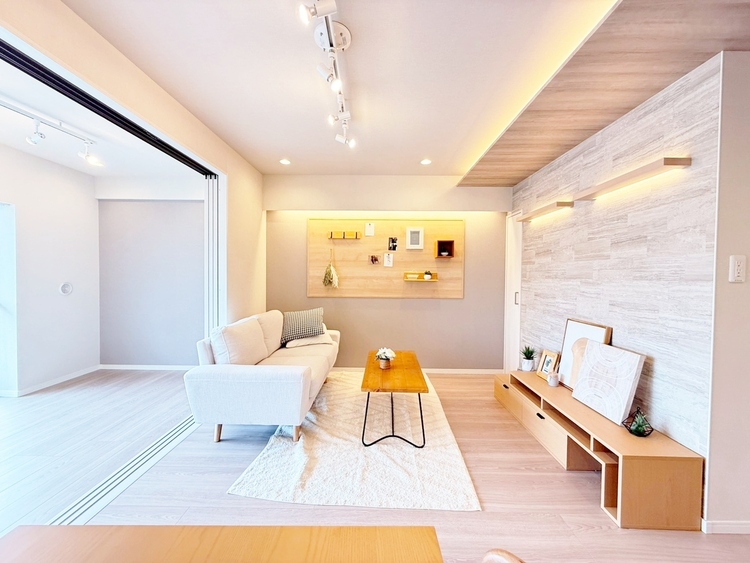 居間 飾り過ぎないシンプルな内装と偏り過ぎないデザインで統一しました。