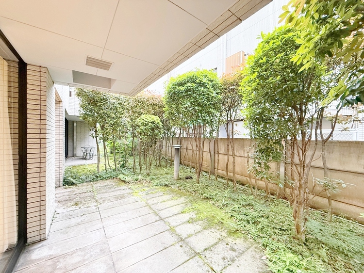 バルコニー 暮らしの中で、光と風を演出してくれるバルコニー。