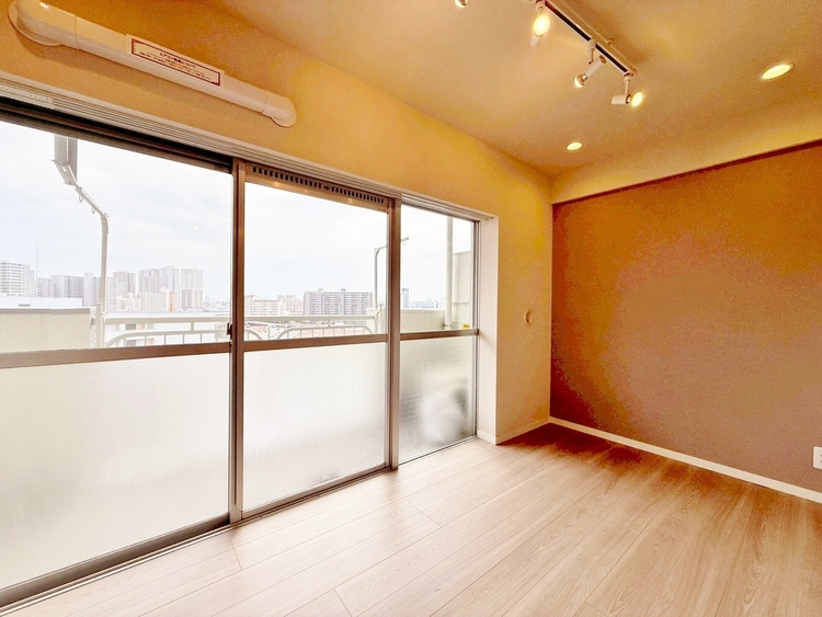 寝室 ベッドも十分に設置するスペースがあります。