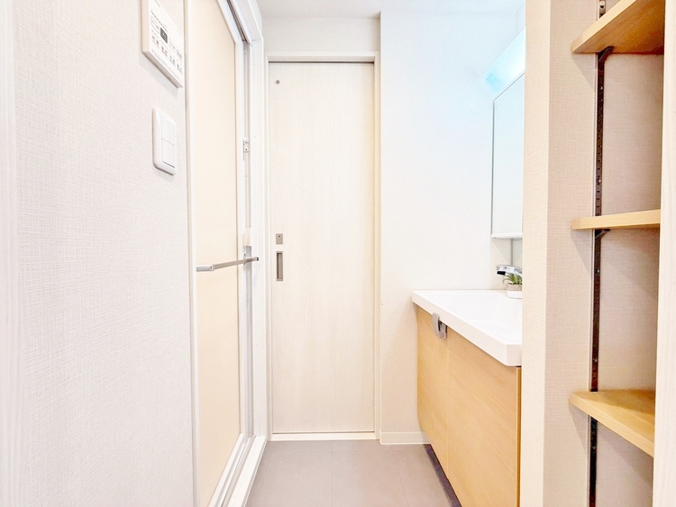 洗面 清潔感と心地よさを重視した、上質感漂うパウダールーム。