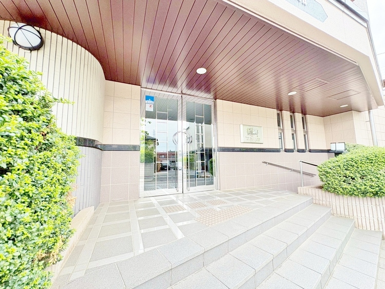 エントランス 外と内をつなぐエントランスは、まさに顔となる場所。