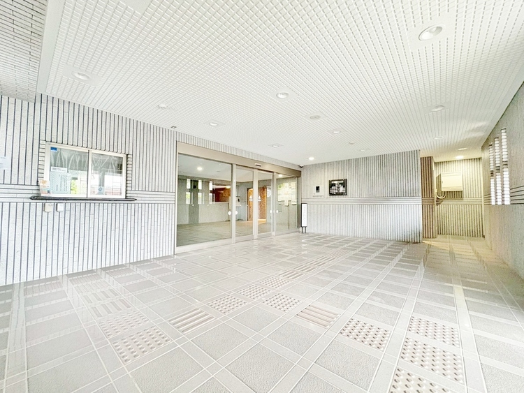 エントランス エントランス内部は、管理が行き届き清潔な共有スペースとなっています。