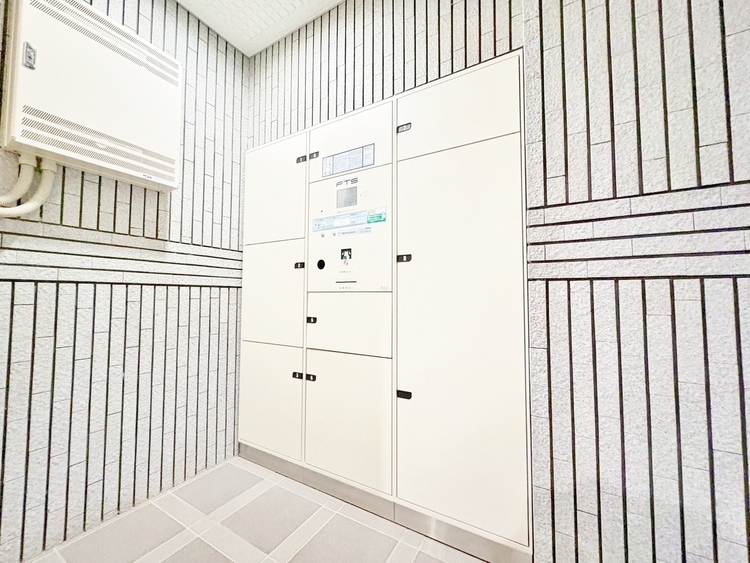 設備 共用部分の宅配ボックスです。留守中の荷物受け取りもできるので、安心して外出ができますね。