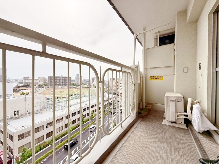 バルコニー 暮らしの中で、光と風を演出してくれるバルコニー。