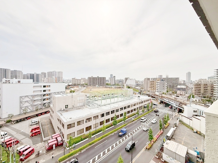 バルコニー 頬をなでる、優しい風を感じることが出来ます。