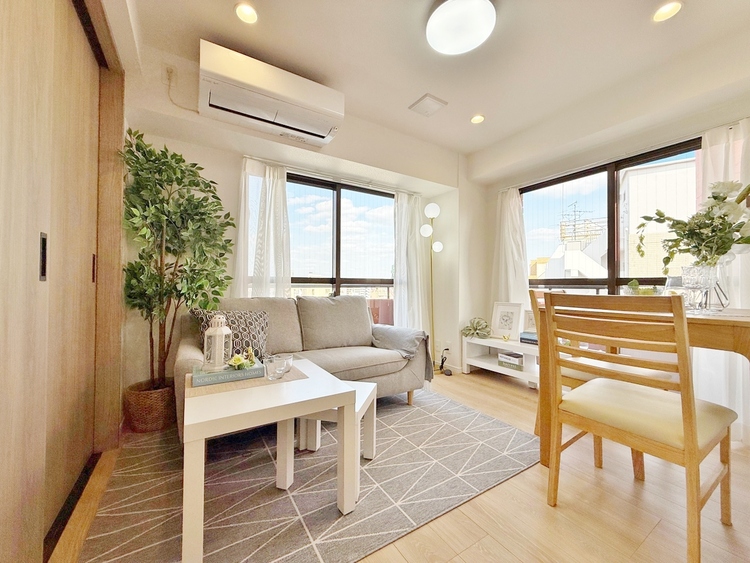 居間 居心地の良い空気感は、暮らしのステージを彩り、心からのやすらぎと満足感を与えてくれます。