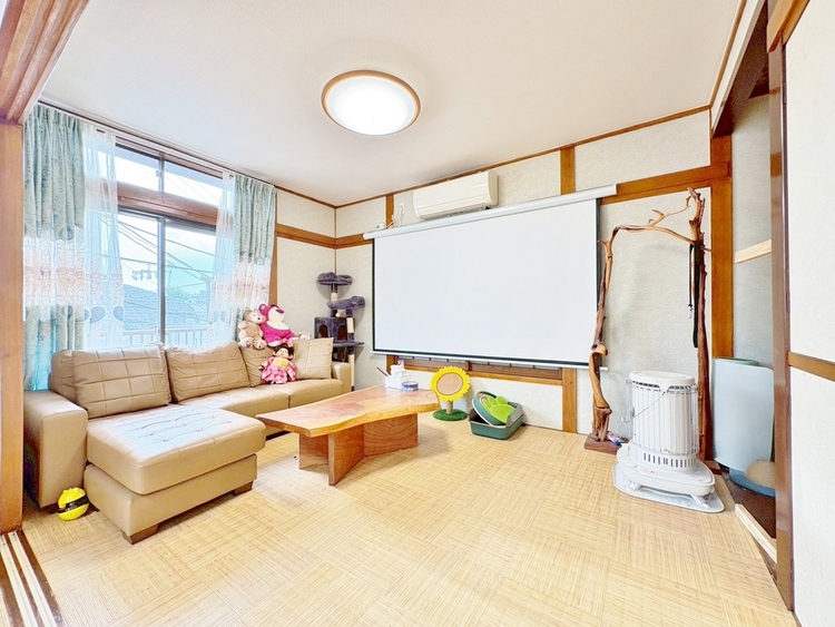 居間 快適に過ごす毎日を求めて、暮らしの中でご自身の「マイホーム」に創り上げてください。