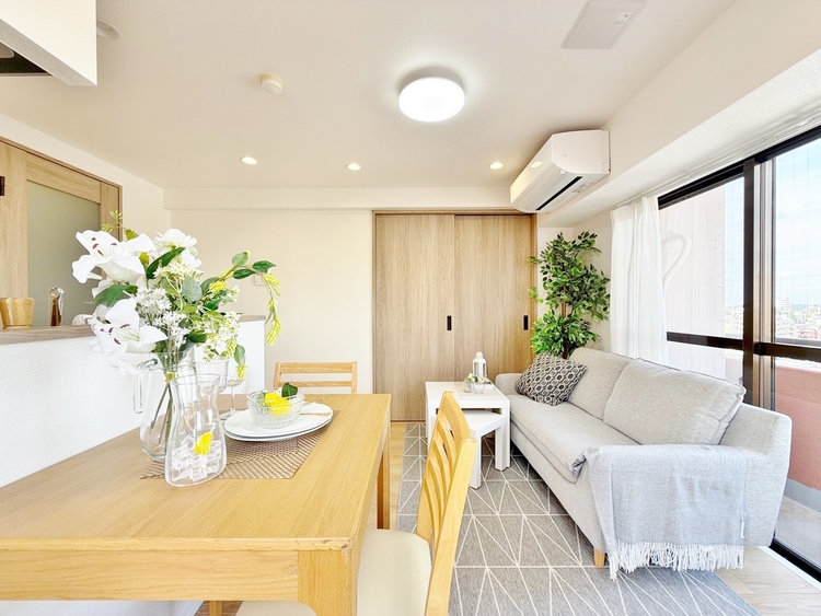 居間 快適に過ごす毎日を求めて、暮らしの中でご自身の「マイホーム」に創り上げてください。